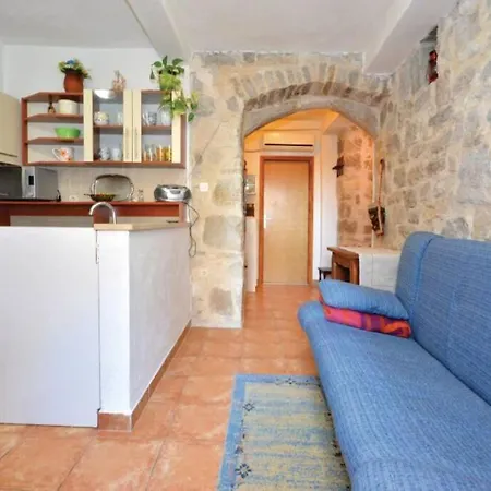 Daire Old Stone House Split